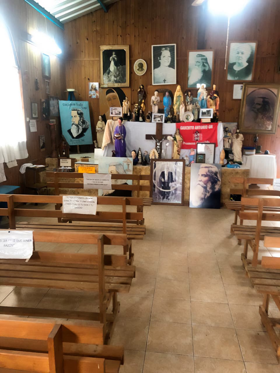 Interior del Santuario a Pancho Sierra